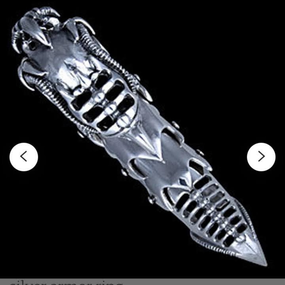 Finger armour claw ring